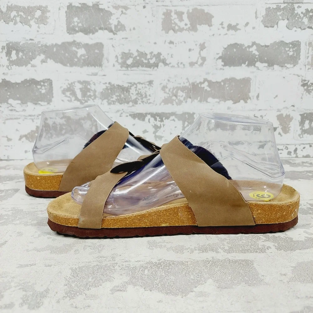 NEW Cushionaire Tan Brown Strappy Buckle Cork Footbed Summer Slide Sandals K28 - Picture 3 of 10